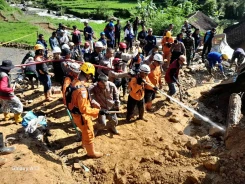 Tiga Orang Ditemukan Meninggal Akibat Tertimbun Longsor di Kabupaten Garut